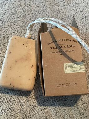Archipelago Botanico de Havana Soap on a Rope. 8oz. Coffee Orange Blossom Bergmt